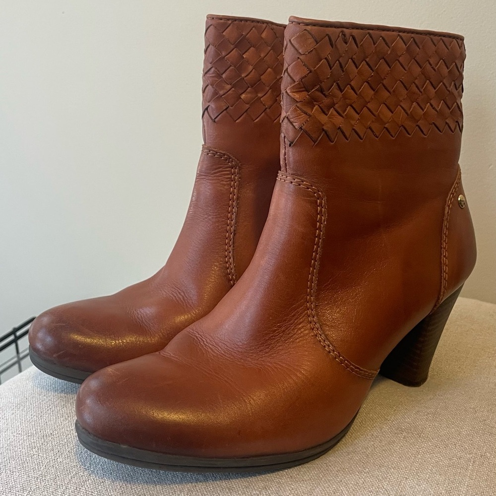 PIKOLINOS • Women's Woven Leather Ankle Boots